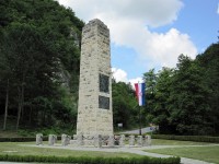 SPOMENIK HRVATSKOJ HIMNI 