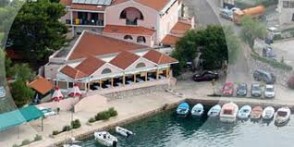 PANSION ZLATNA RIBICA, BRODARICA